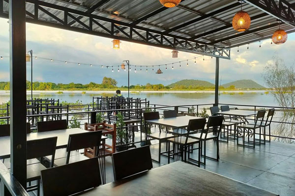 ที่พักและร้านอาหาร